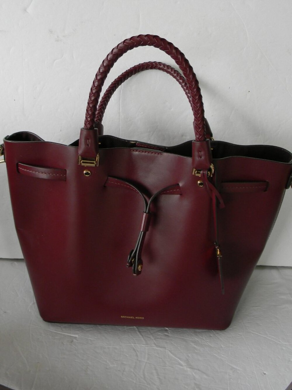 MICHAEL KORS BURGUNDY WINE LEATHER BLAKELY BUCKET DRAWSTRING CROSSBODY BAG FALL